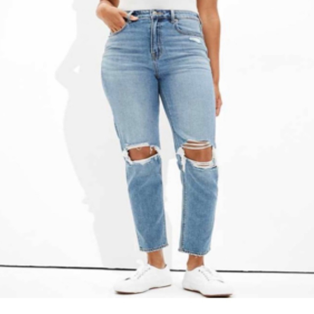 American Eagle Light Wash High Rise Mom Jeans Distressed Extra Short 2 NWT